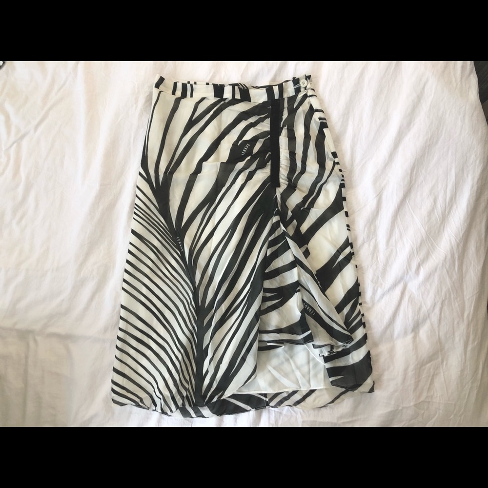 Black & White Palm-Print Midi Skirt
